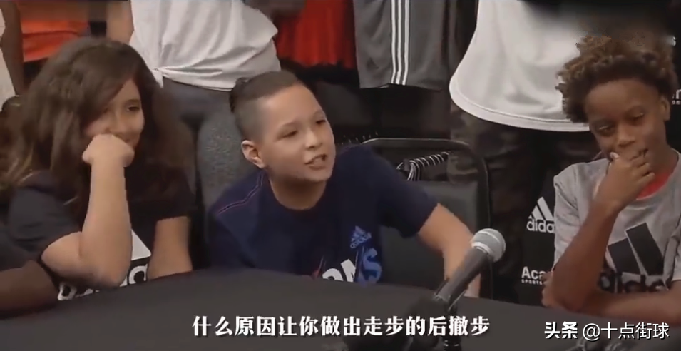 nba为什么走步犯规(哈登遭遇最犀利提问：是什么原因让你做出走步的后撤步投篮的？)