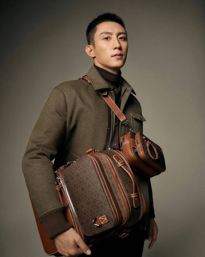 黄景瑜解锁代言，解锁男士服装品牌全球代言人职位。