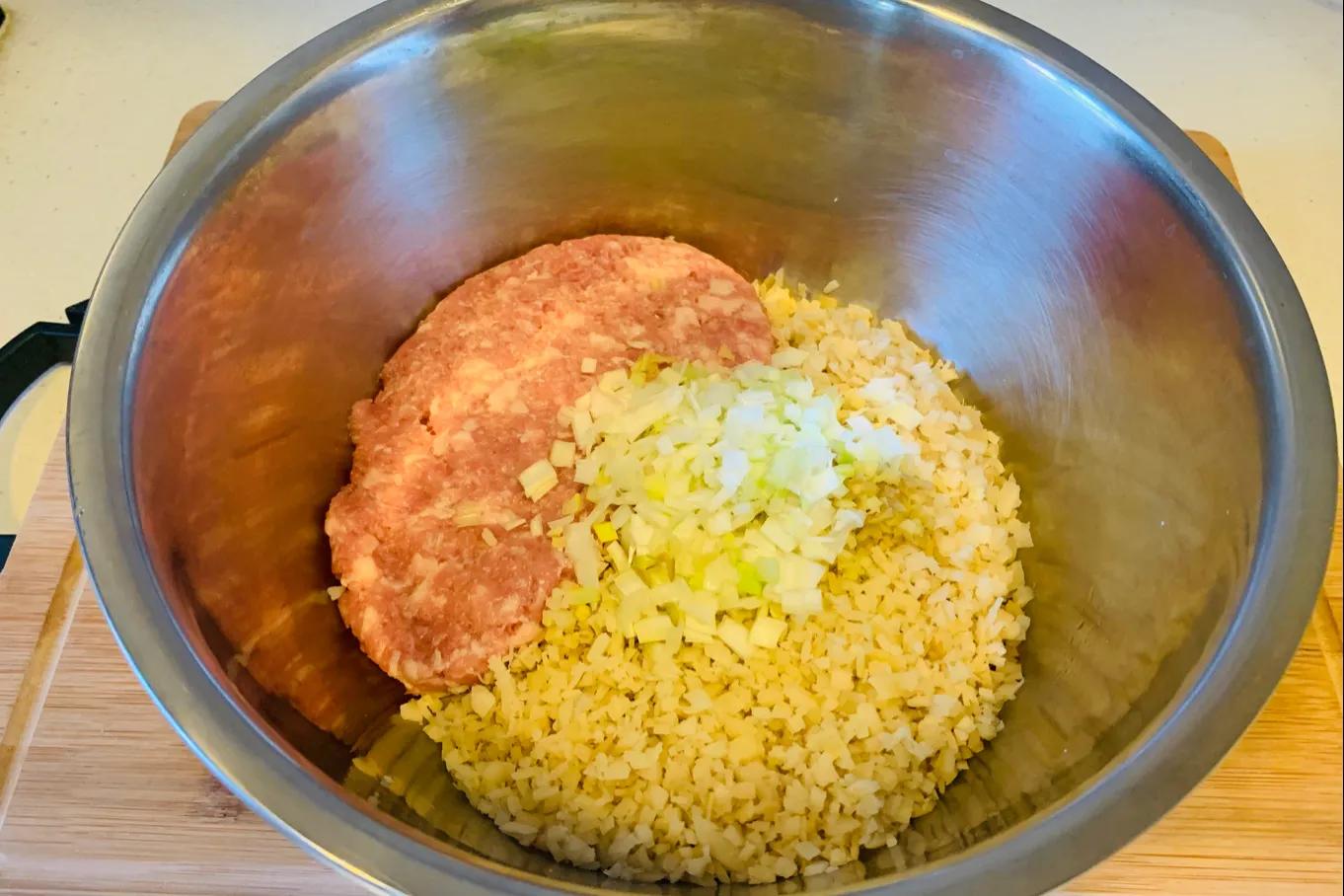 菠菜汁这样和面，一煮一滤0添加，拌入面中营养健康，颜色还更绿