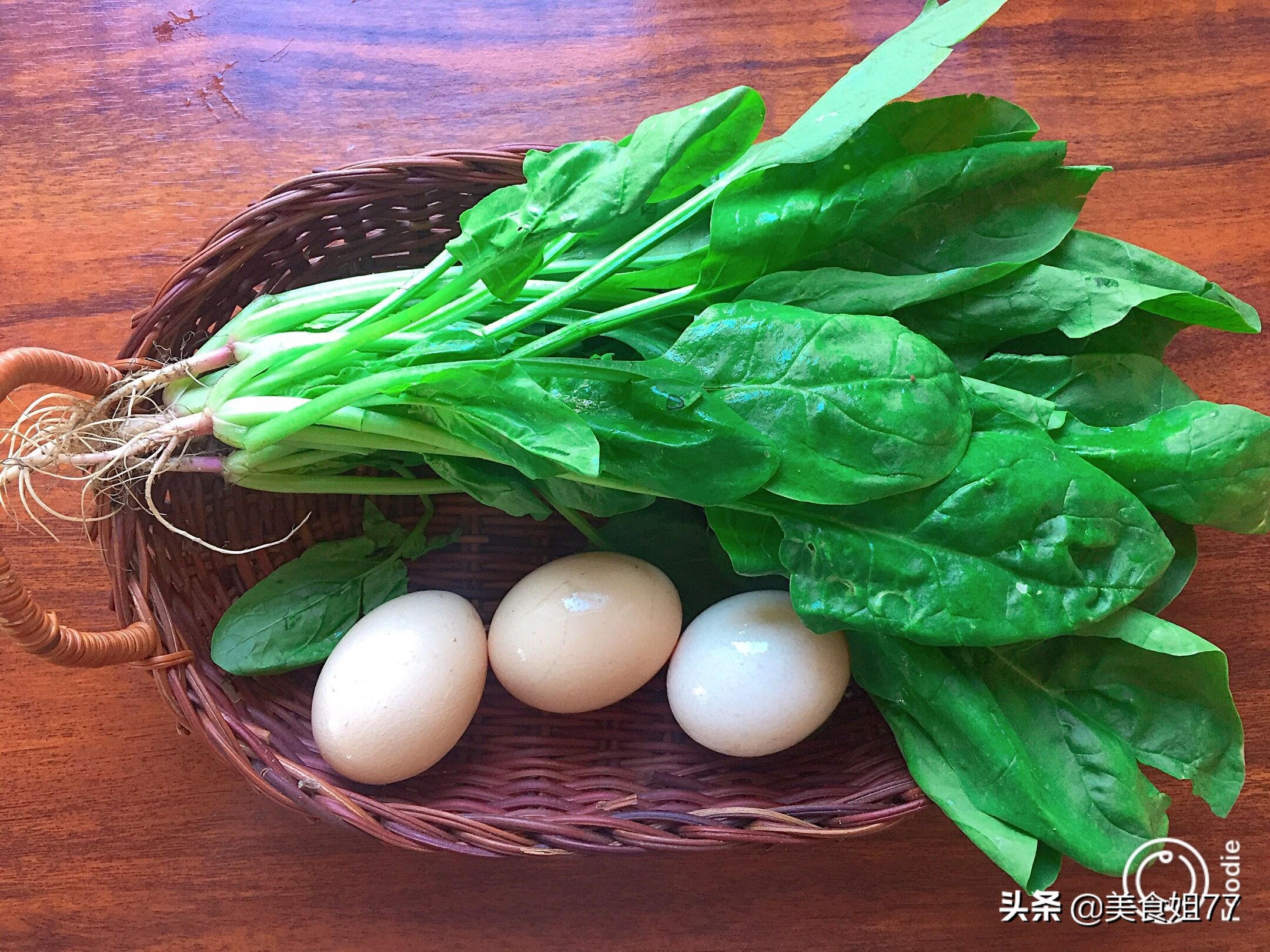 菠菜炒鸡蛋，想要好吃不涩嘴，最关键步骤不能省，这个方法确实赞