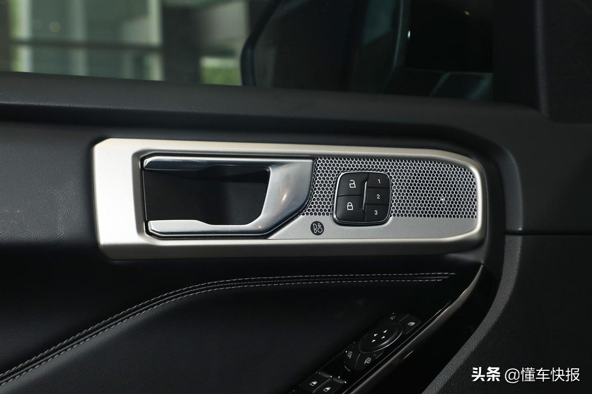 35万元级6座中大型SUV，福特探险者、凯迪拉克XT6如何选？