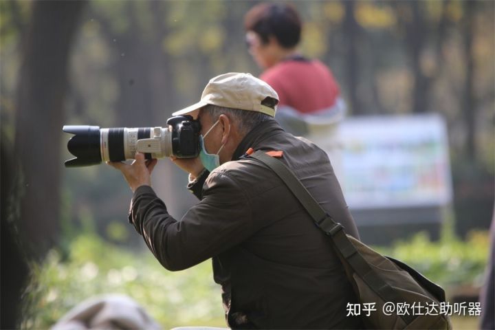 老人配什么样的助听器？