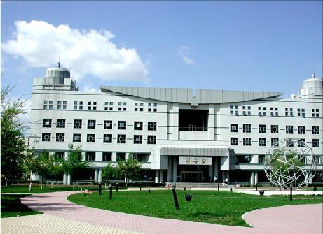 哈工大学生在行政楼“打地铺”，天气骤热，谁来给留校生降暑？