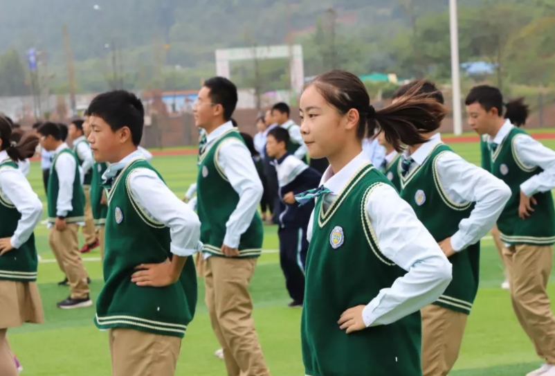 上海出现“天价”校服账单，家长不再随大流，勇敢签下“不同意”