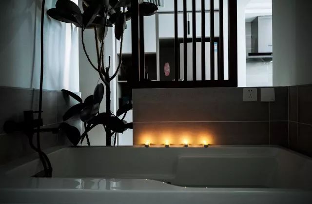 妹子爆改北京50m²旧屋！2㎡卫生间的暗宅，最终拥有阳光和大浴缸