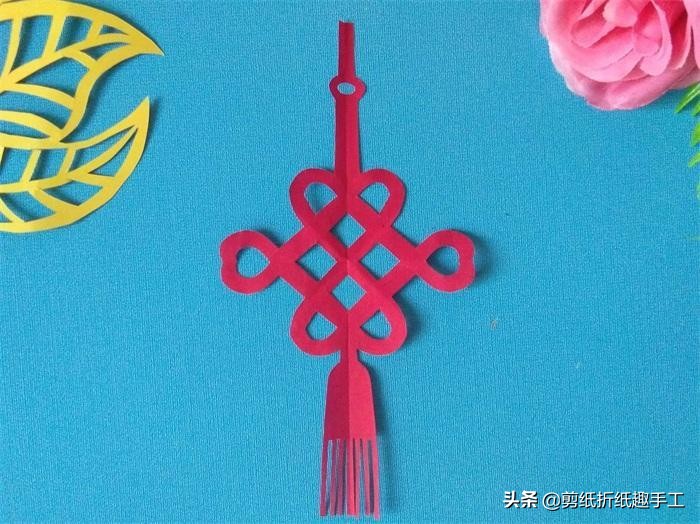 剪纸中国结怎么做(简单有趣的中国结剪纸教程,喜欢就来学学吧)