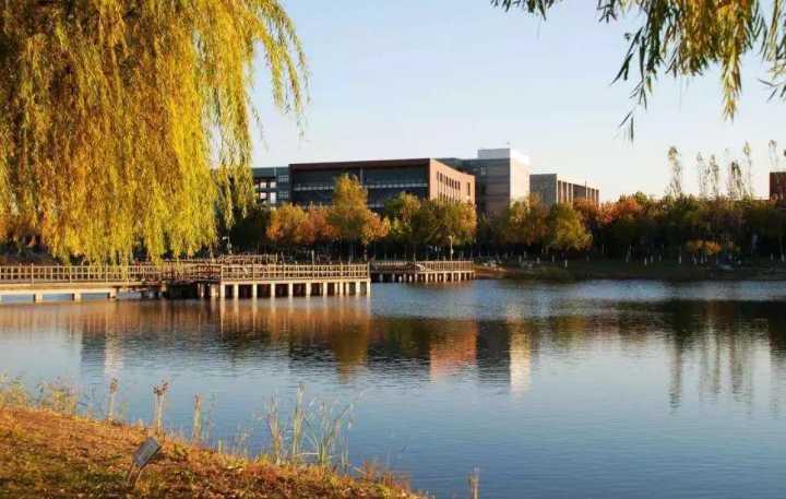 我国首批重点大学：哈工大入围，华东五校无一入选