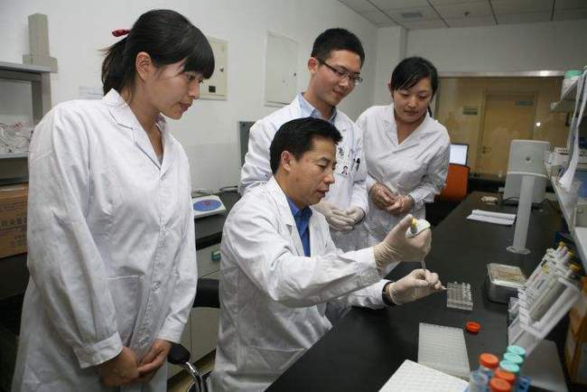 铁饭碗之一的“大学老师”，薪资究竟能有多少？网友：真是没想到