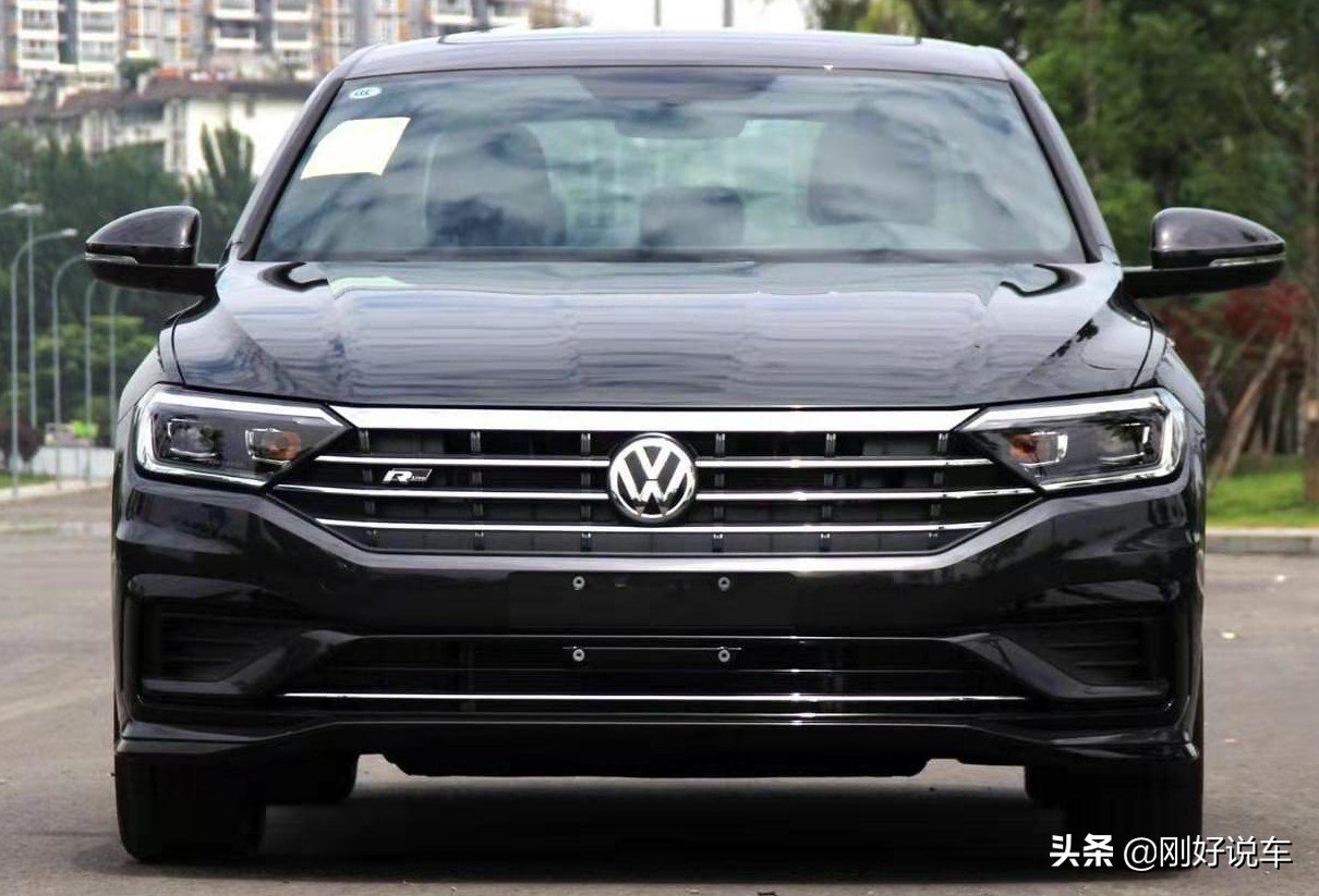 2012款速腾外观升级版：车身加长动力更强的家用轿车
