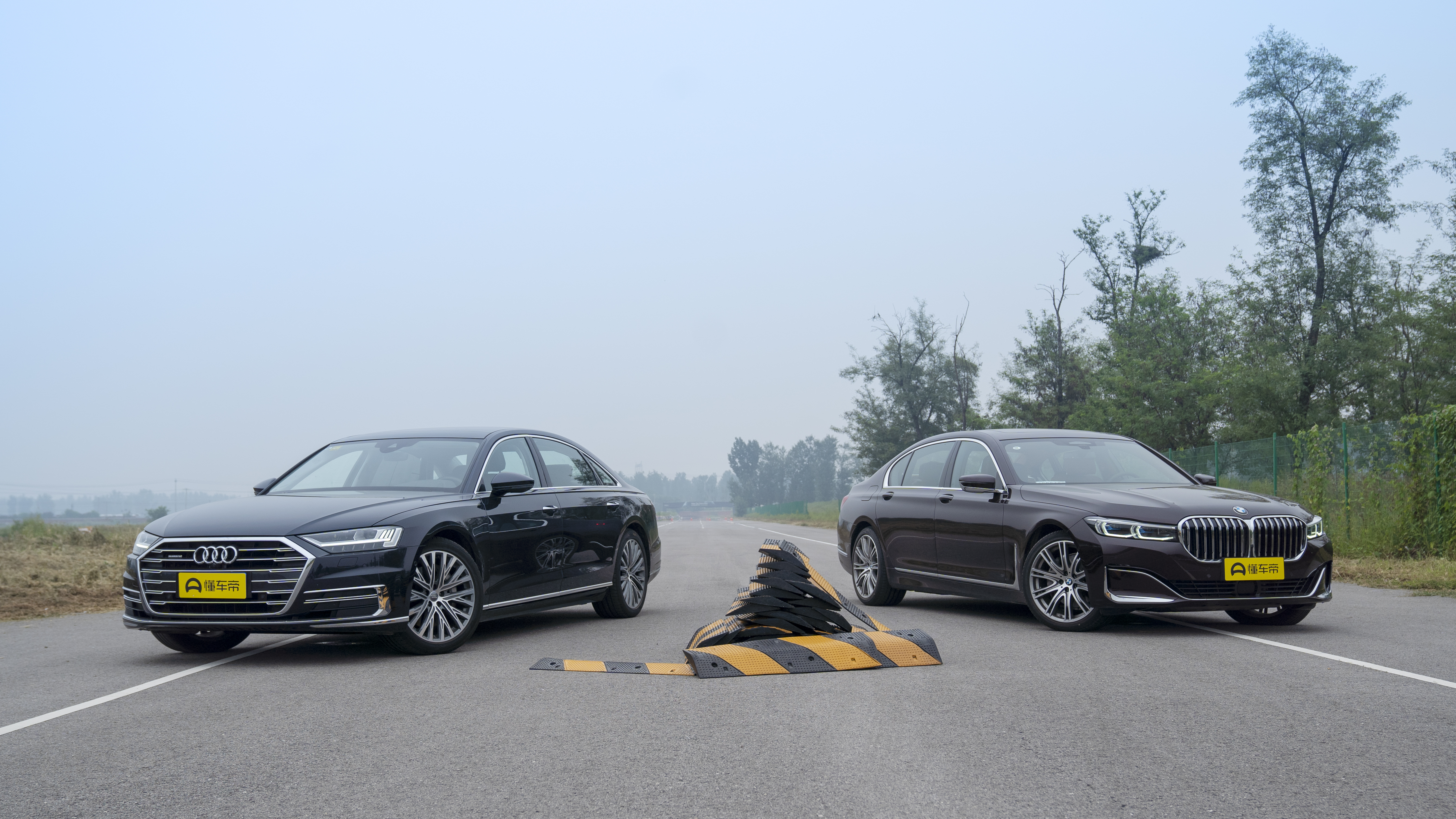 深度评测奥迪A8L与宝马7系：都是百万级豪车，究竟谁更胜一筹？