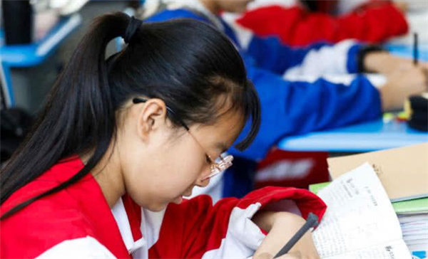 2022中小学迎来168天假，学生乐开花，家长：不知“后果”多严重