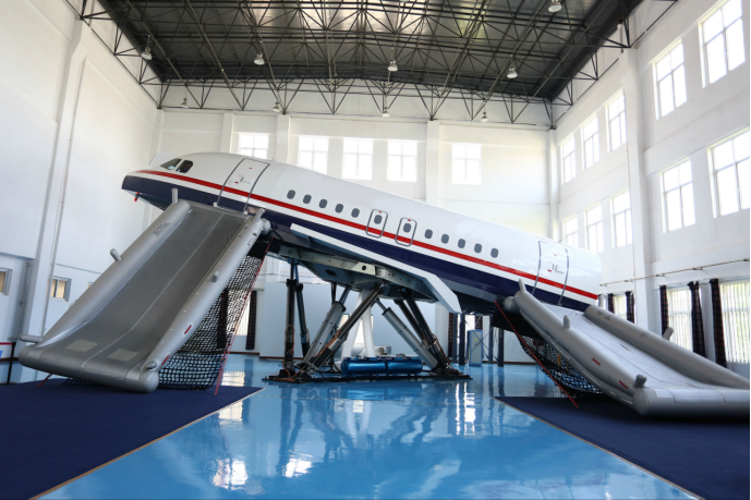 今日荐校 |成都航空旅游职业学校：因为专注，所以专业