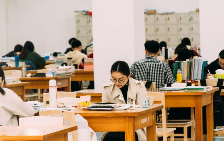 容易被忽略的“二本大学”，毕业直接被电网招走？待遇不输公务员