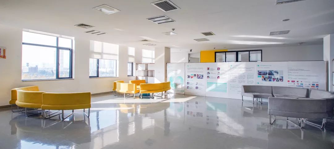 西安这座学费高达3万的大学，凭什么比985、211还受人欢迎？