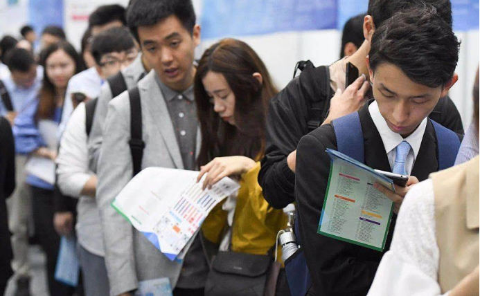 第七次人口普查，全国超2.18亿大学生，“学历不值钱”已成真？