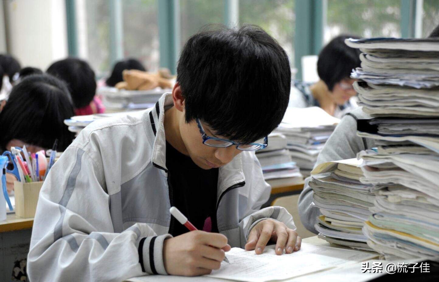 高考3+1+2选科，哪个科目最受欢迎，哪个科目选择人数较少？