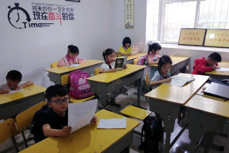 培训机构刚倒下，原班人马的“奶茶店”又应运而生，叫人猝不及防