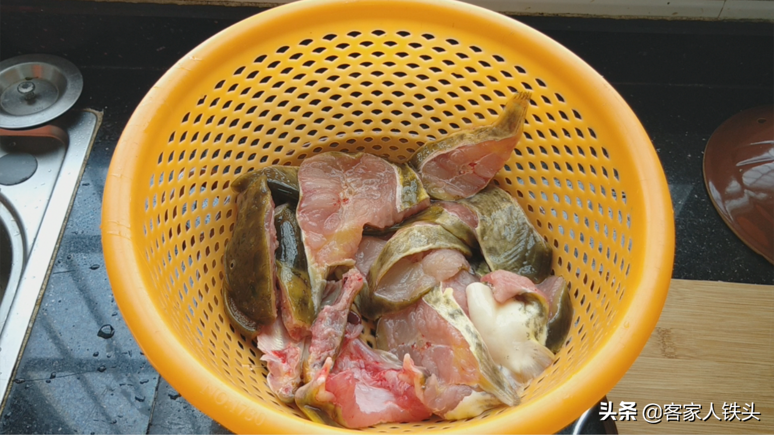 逢年过节待客，教你客家一锅豆腐鱼肉煲，鲜嫩美味，好吃不油腻