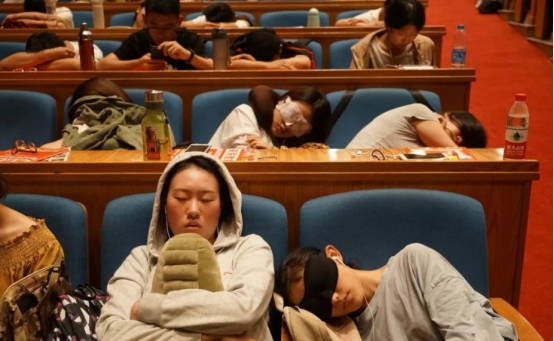 北大学生“作息时间表”公开，没有对比就没有伤害，活该他们优秀