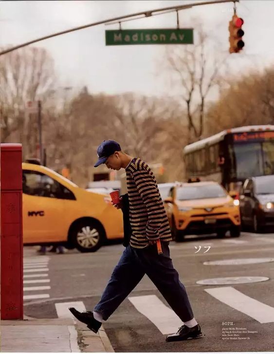 男人穿皮鞋就落伍了？那你没穿对，搭配白袜试试，回头率高又时髦