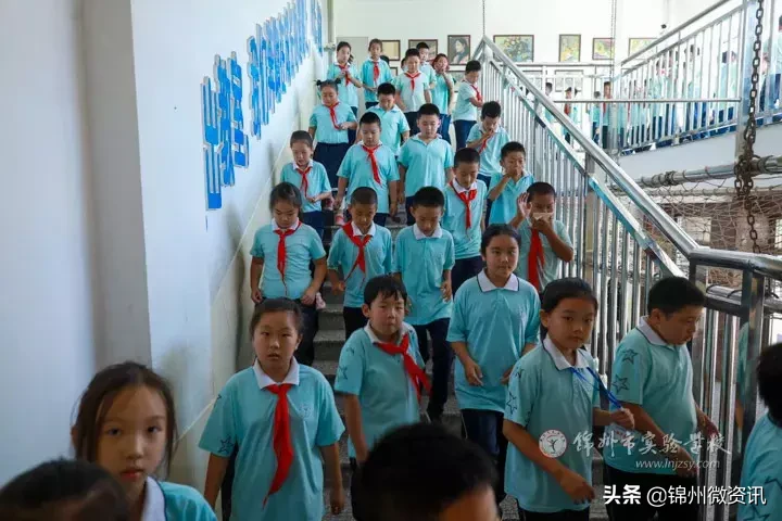 锦州市实验学校德胜、学苑两校区6000余师生参加安全疏散演练