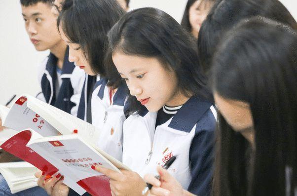 大学生入党有硬性要求？如果学生符合条件，尽量在大一阶段就申请