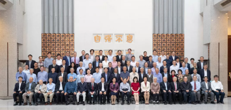 杨振宁先生数理工作漫谈：单位圆定理及其他