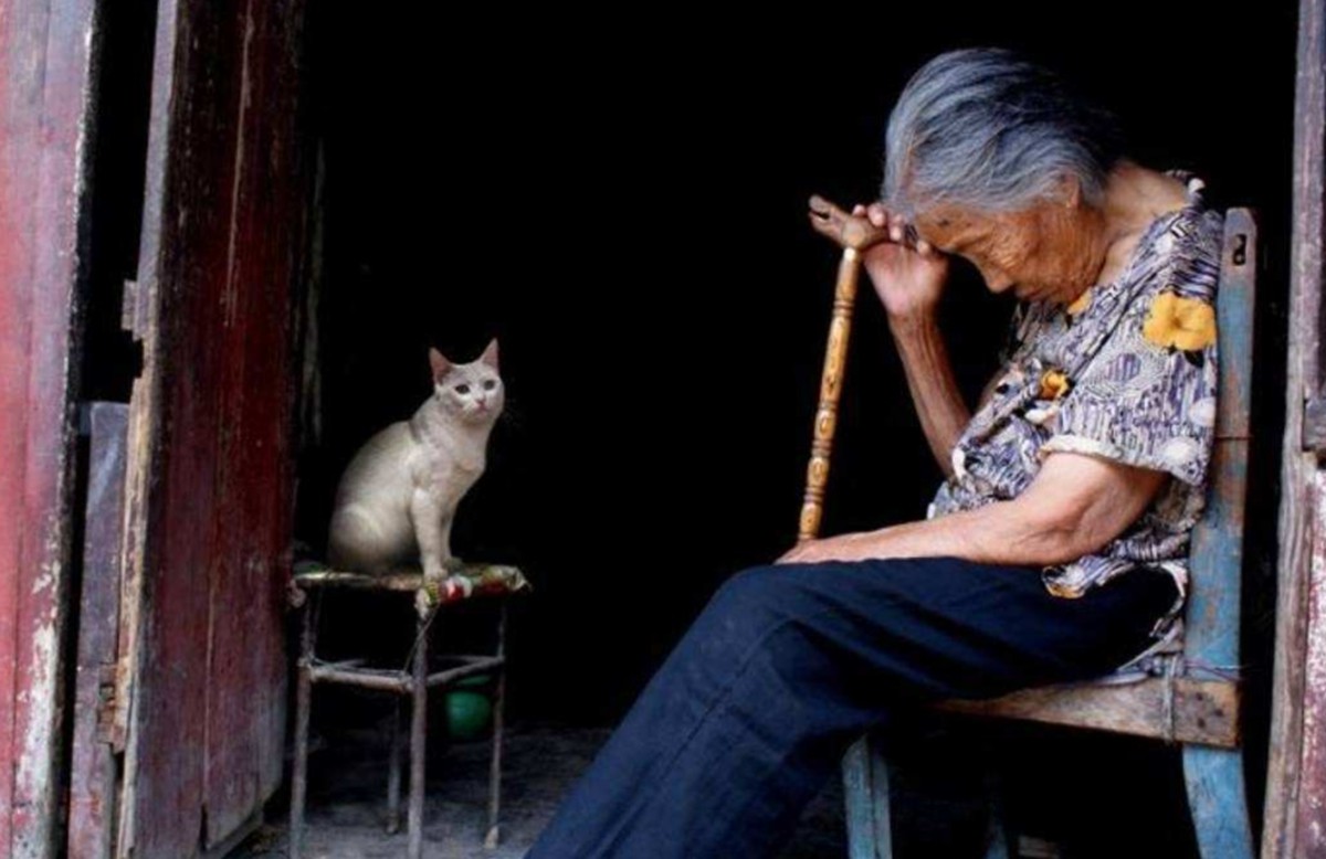 人到晚年，到底哪些老人易被“嫌弃”，子女：三样占全得最受不了