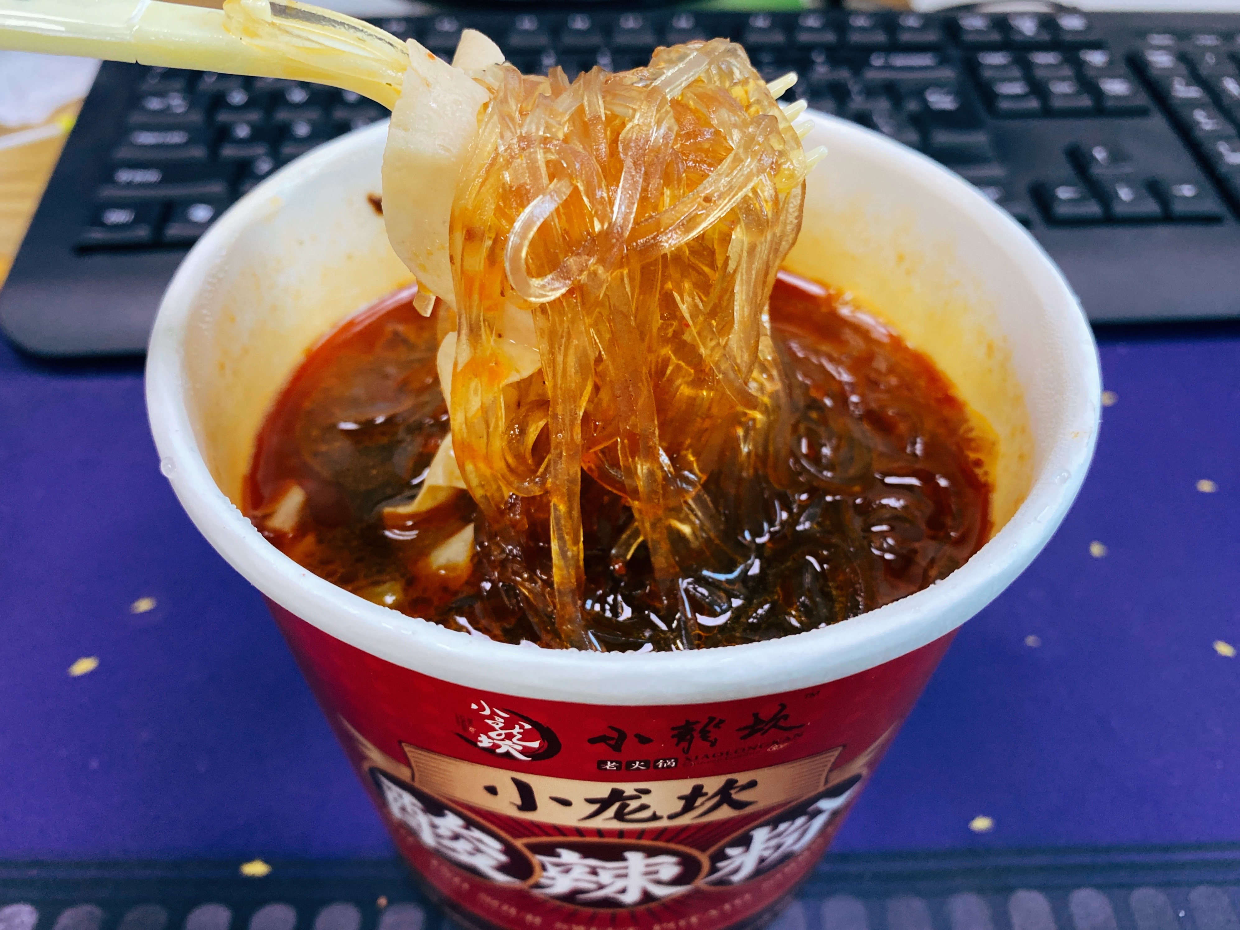 美食测评:超火的自嗨锅系列第2弹,哪款更美味,哪款要避坑?