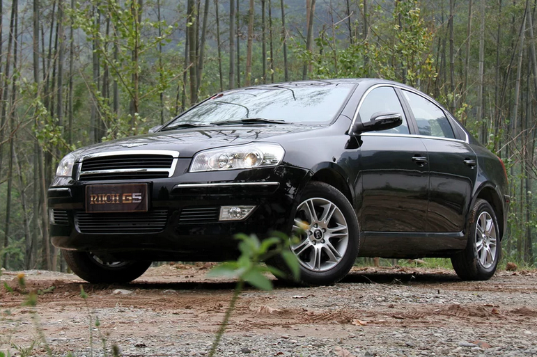 看车标以为是宾利,英国莲花调校,可惜不受待见