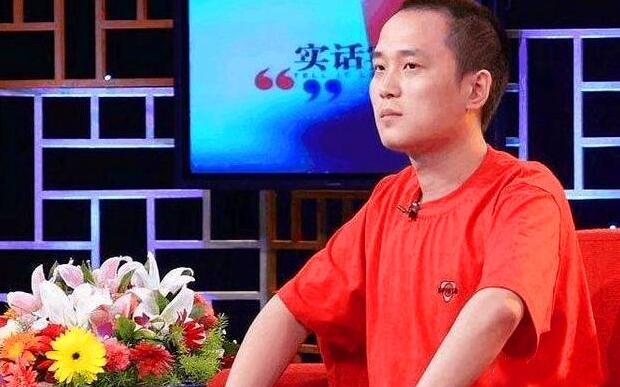 考霸可以有多牛？4次高考，2次清华1次北大，却打烂了一手好牌