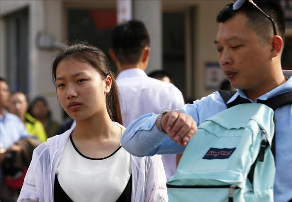 河北省高考录取分数线预测：物理历史类双降低，考生“笑脸相迎”