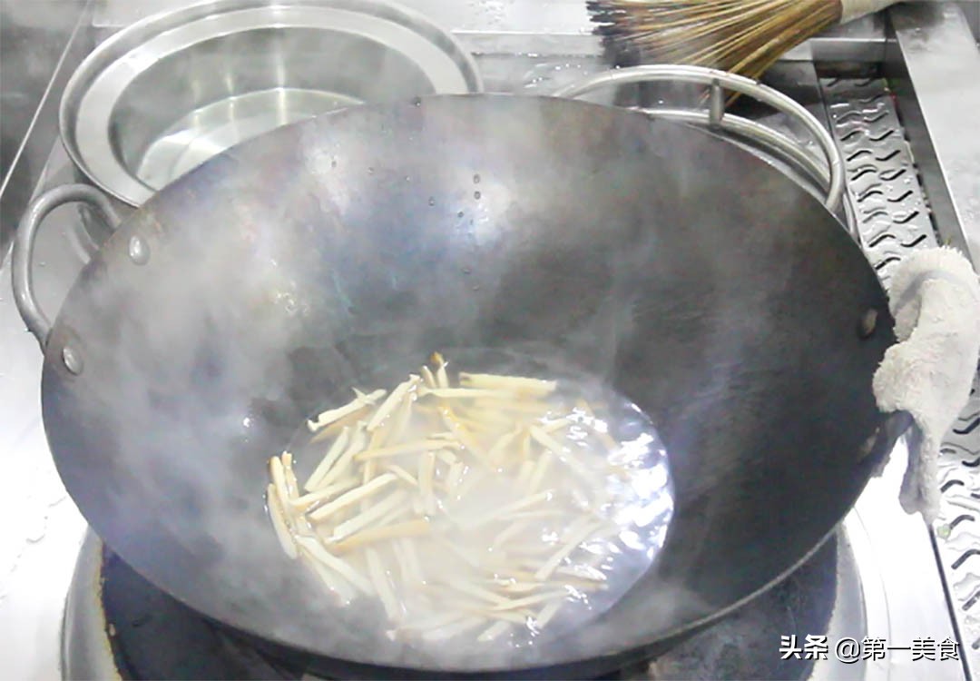 减肥不用吃得太单调，6道家常菜，热量低又健康，别再吃水煮了