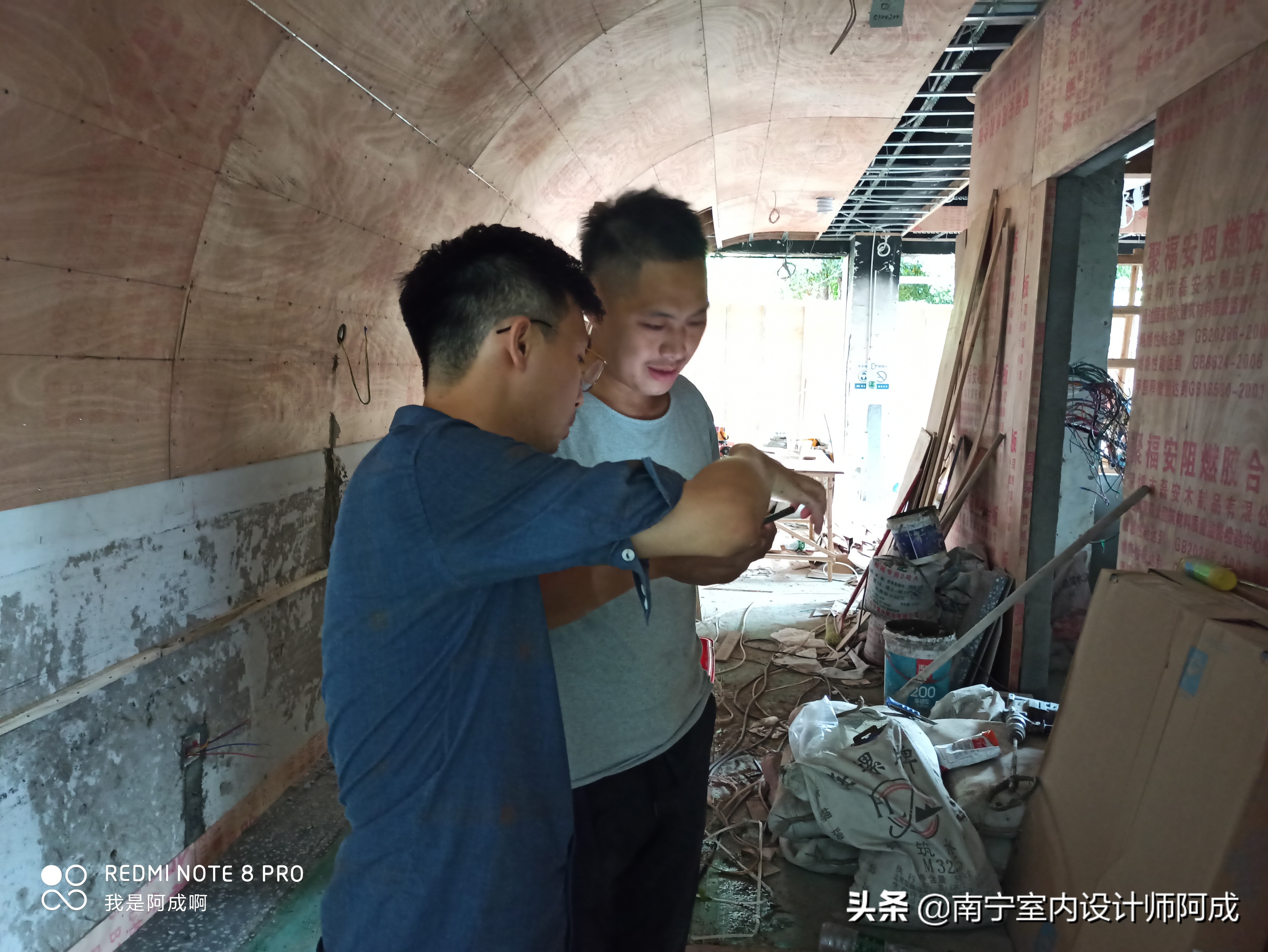 如果你有个异形结构店面，你会如何规划设计丨看看这家蛋糕店实景