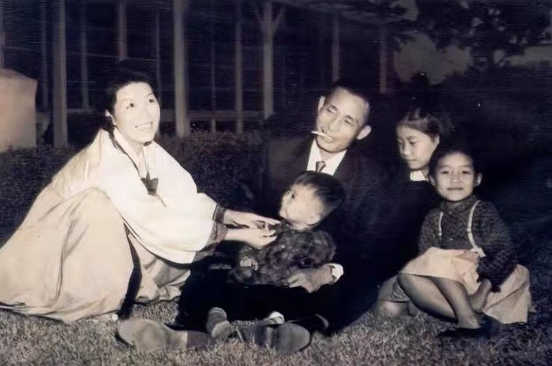 朴槿惠：当总统仅4年却入狱22年，妹妹朴槿令曾是她最大绊脚石