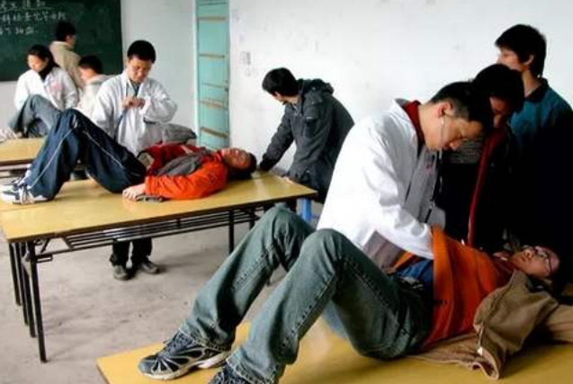 高考体检要脱衣服吗（传闻高考体检要）