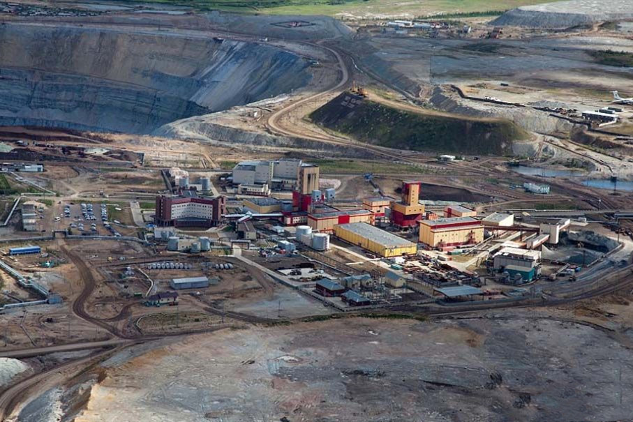 足有160层楼高的钻石矿场，当地居民竟然这么穷