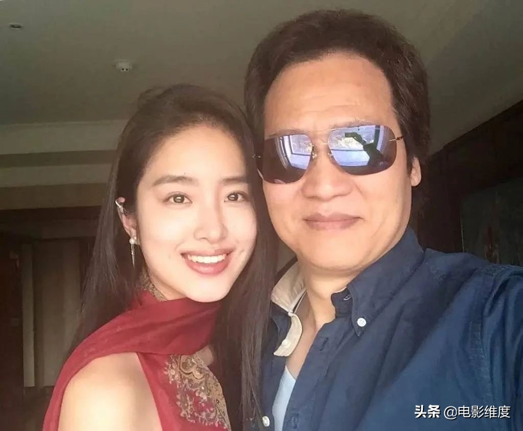 27岁杨采钰，嫁给大30岁富豪陈金飞，这样的爱情一言难尽