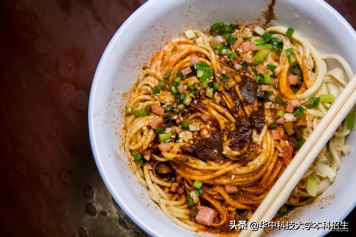 坐拥18位院士，培养出年薪200万的天才少年，华中科技大学超硬核！