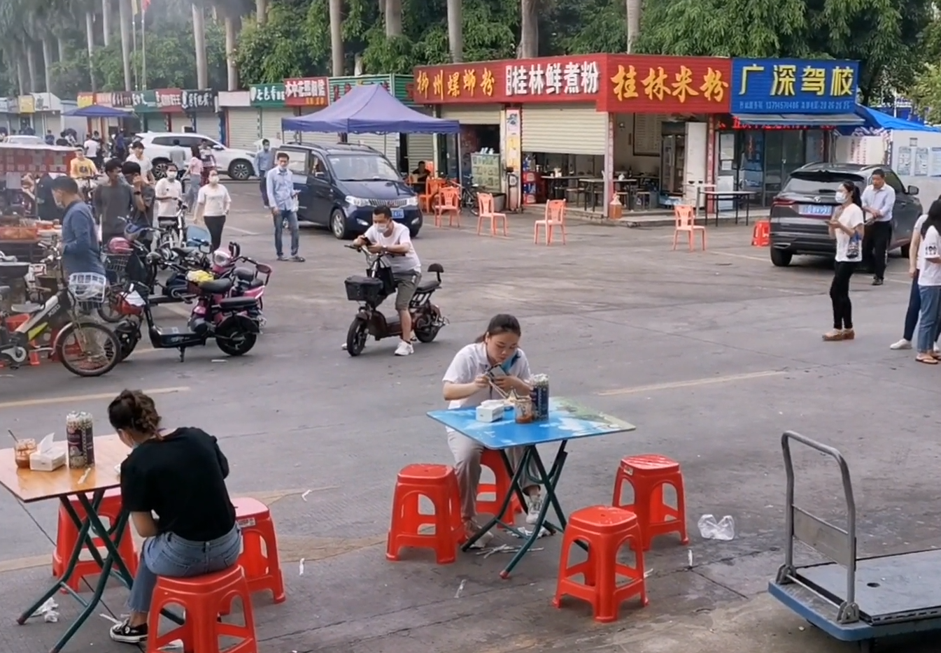 在深圳哪里可以摆地摊卖小吃的，在深圳摆地摊卖早餐靠谱吗？