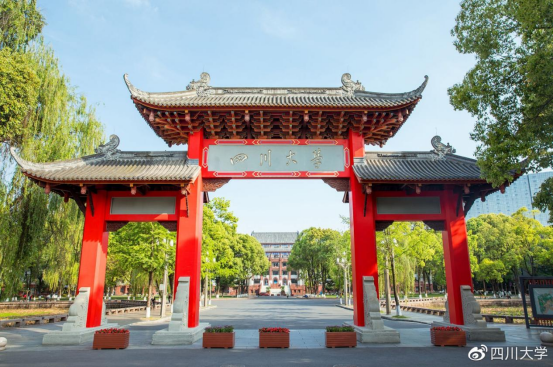 四川神仙高校：超20个食堂，宿舍三室一厅，有专属地铁站！网友：五星级体验！