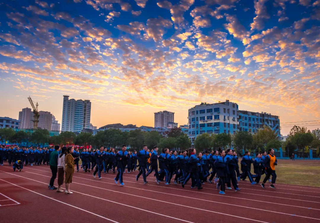 温州这位校长火了，电视台都在报道