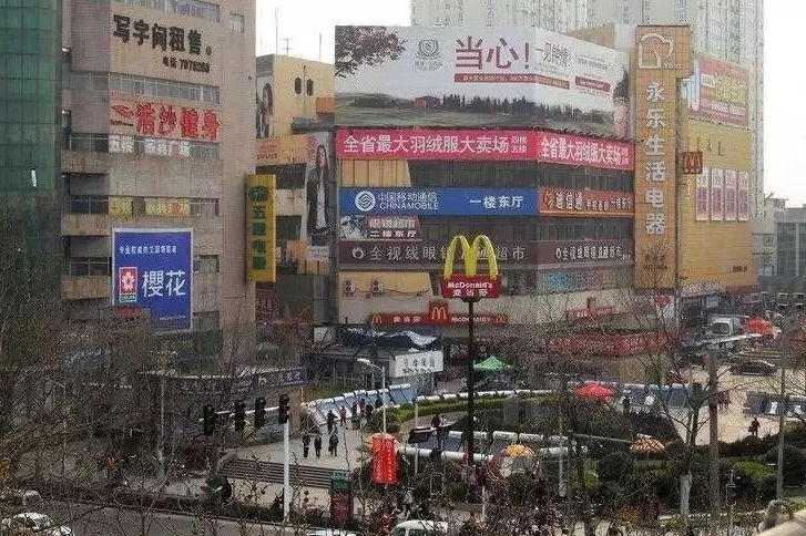 郑州一老牌商场,曾生意兴隆、被称