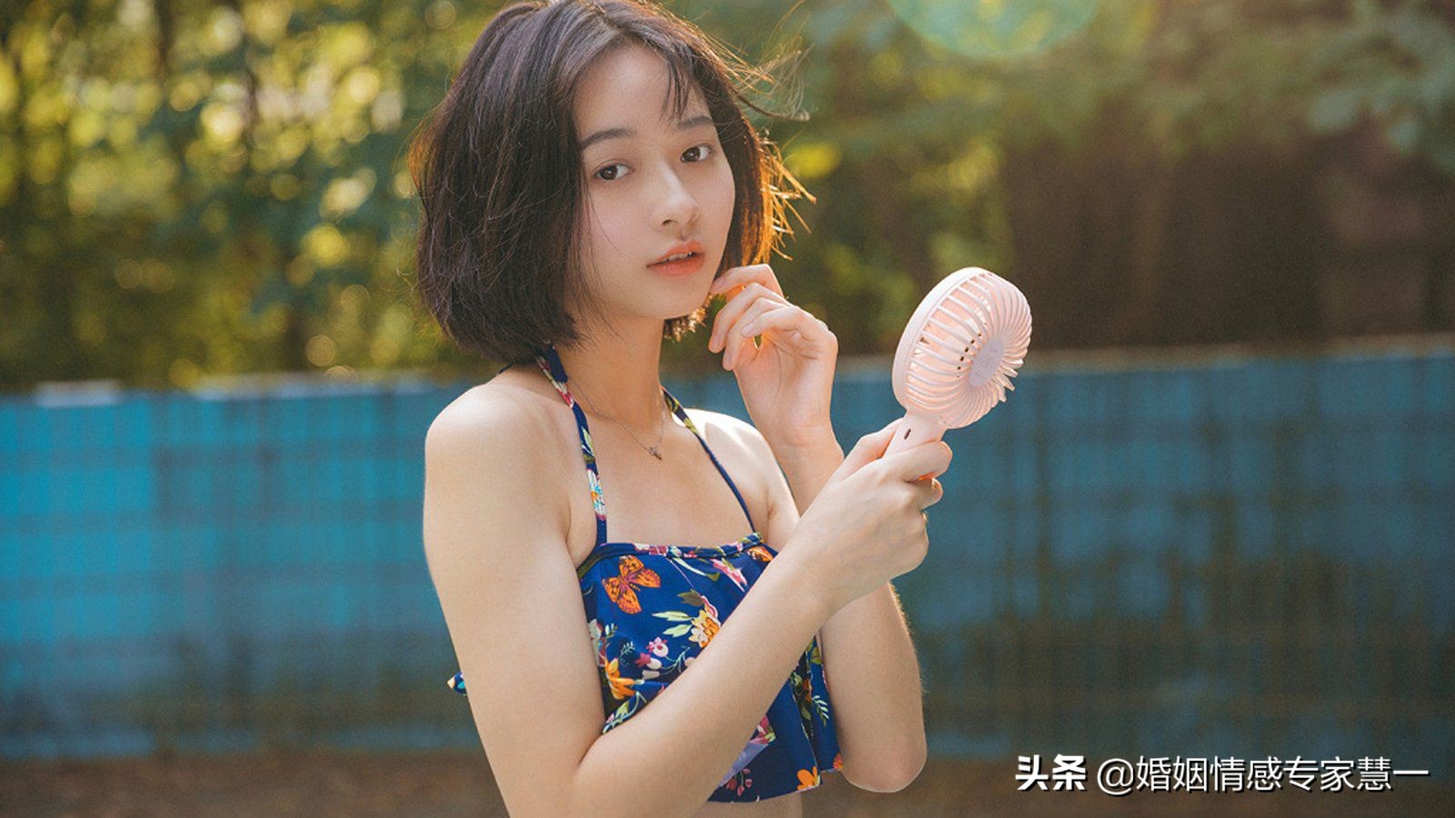 一个缺爱渴望爱的女人,再怎么会伪装,都掩饰不住这几个"痕迹"