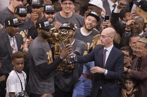 nba奖杯有哪些名字(NBA总冠军奖杯叫“奥布莱恩杯”，那其他奖杯用谁命名？科比在列)