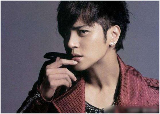 罗志祥和妈妈过度亲密，两人三观畸形，其母亲竟然还怒斥周扬青