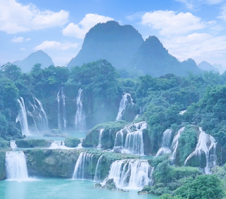 国内十大美丽壮观的瀑布，每一个都让人流连忘返，你最喜欢哪一个