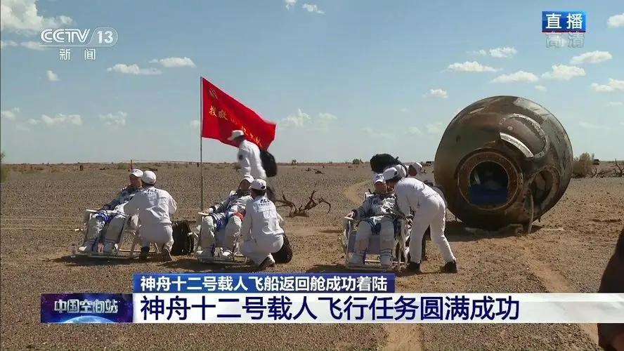 师恩如海涌深情，桃李争春聚旧庭。岁月流光添笑语，共话当年烛影青。