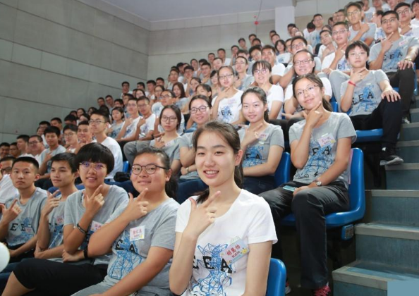 谁说学霸没有性别之分？清北新生入学报到，男女比例差距显著