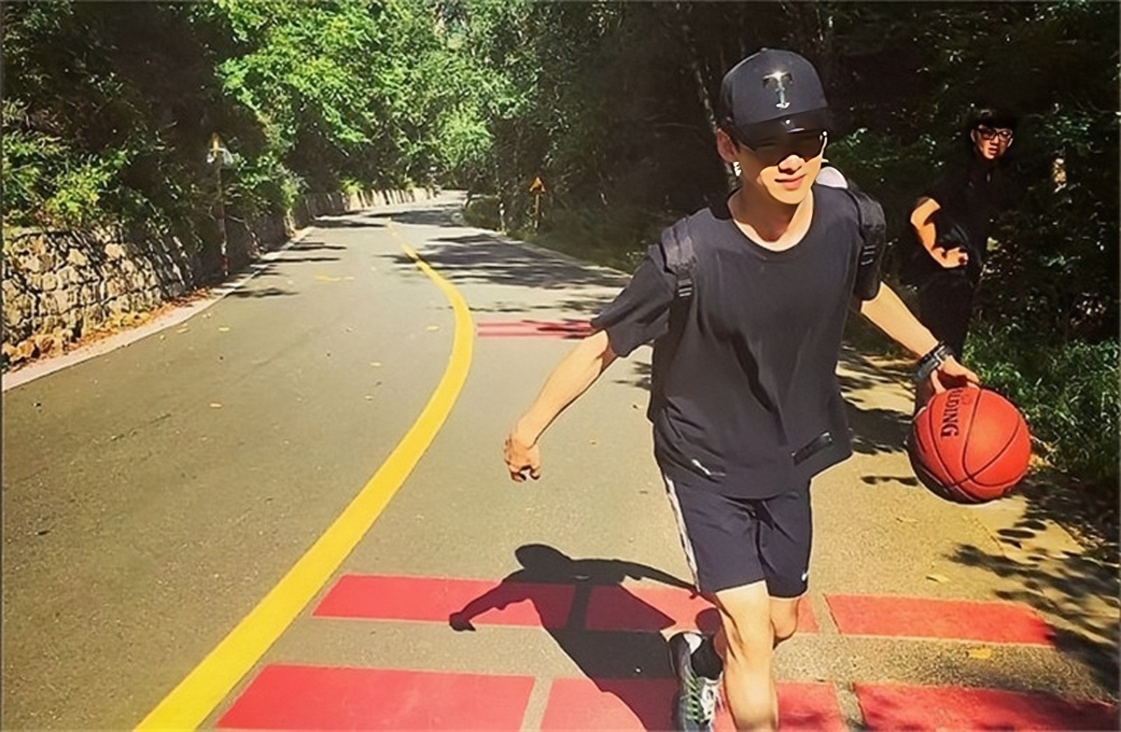 白敬亭出道七年，初吻送给马思纯，反向追星奥运冠军杨倩